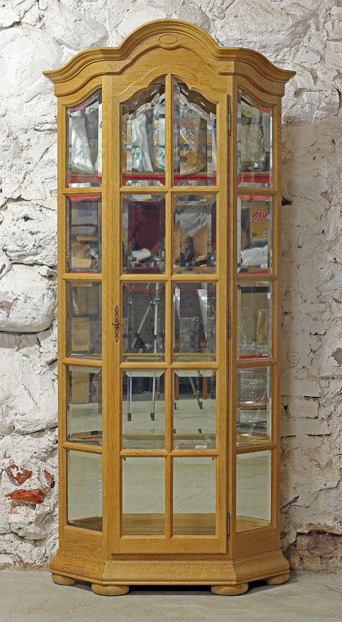 Старинная витрина