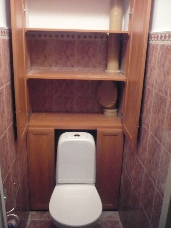 Шкаф для труб в туалете
