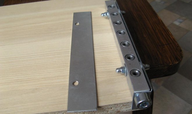 Мебельный кондуктор торцевой шаг 32 мм диаметр втулки 5 мм под плиту 16 мм