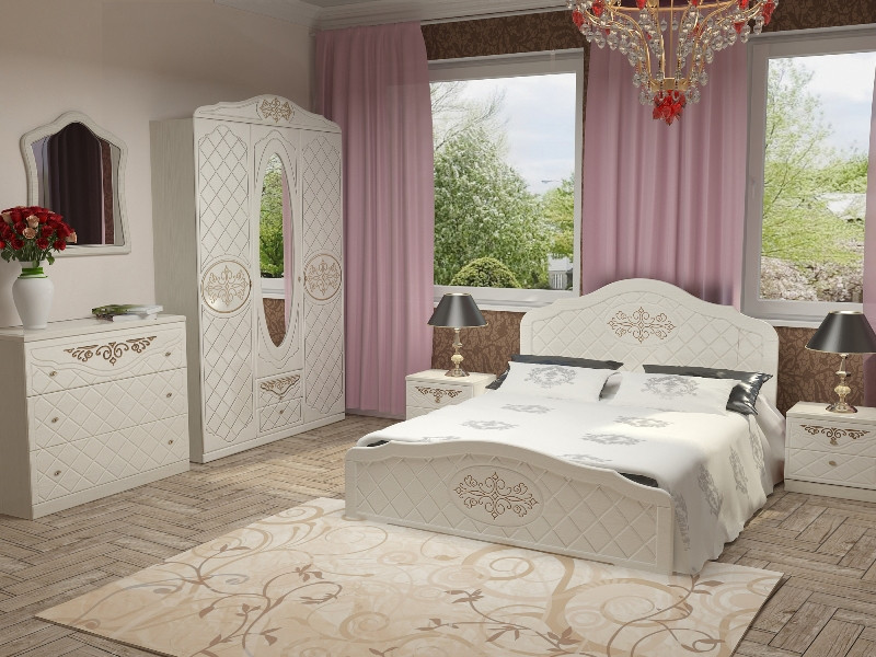 Белая двуспальная деревянная кровать
