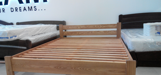 Деревянная кровать из массива ясеня