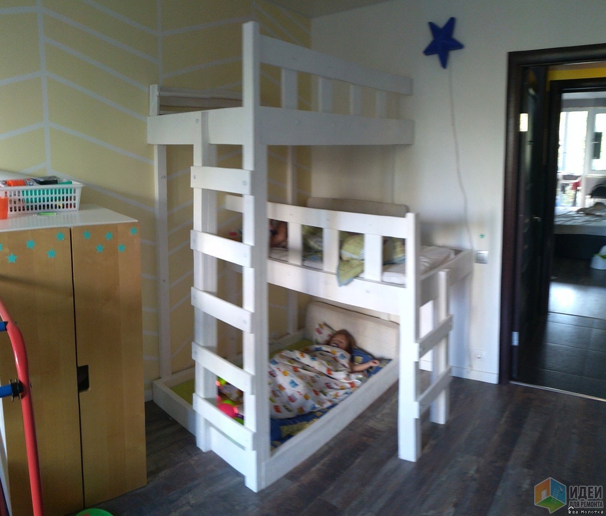 Трехэтажная кровать детская