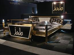Необычный дизайн мебели Steel Style Gold Bed