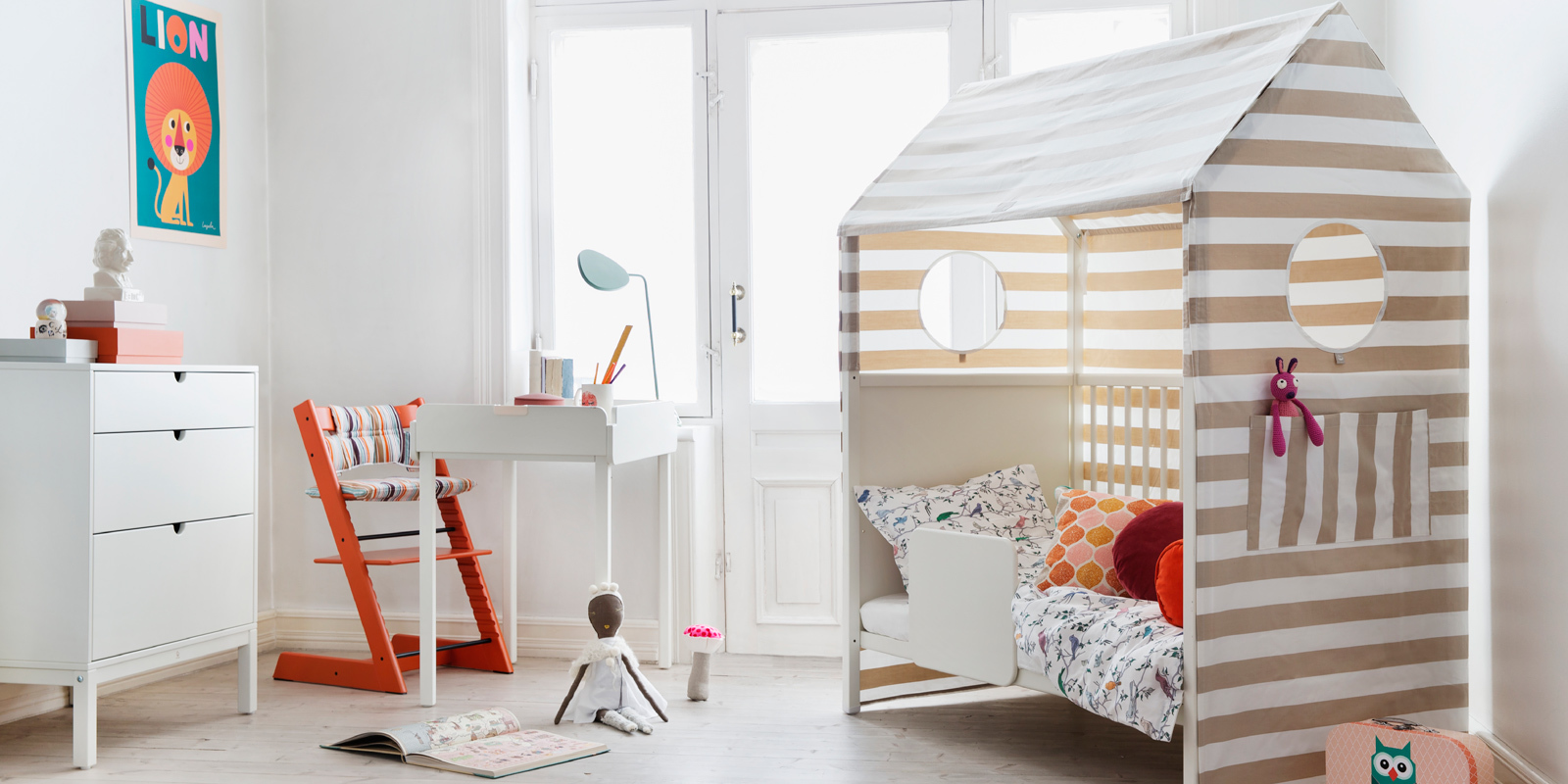 кровать домик для детей в интерьере