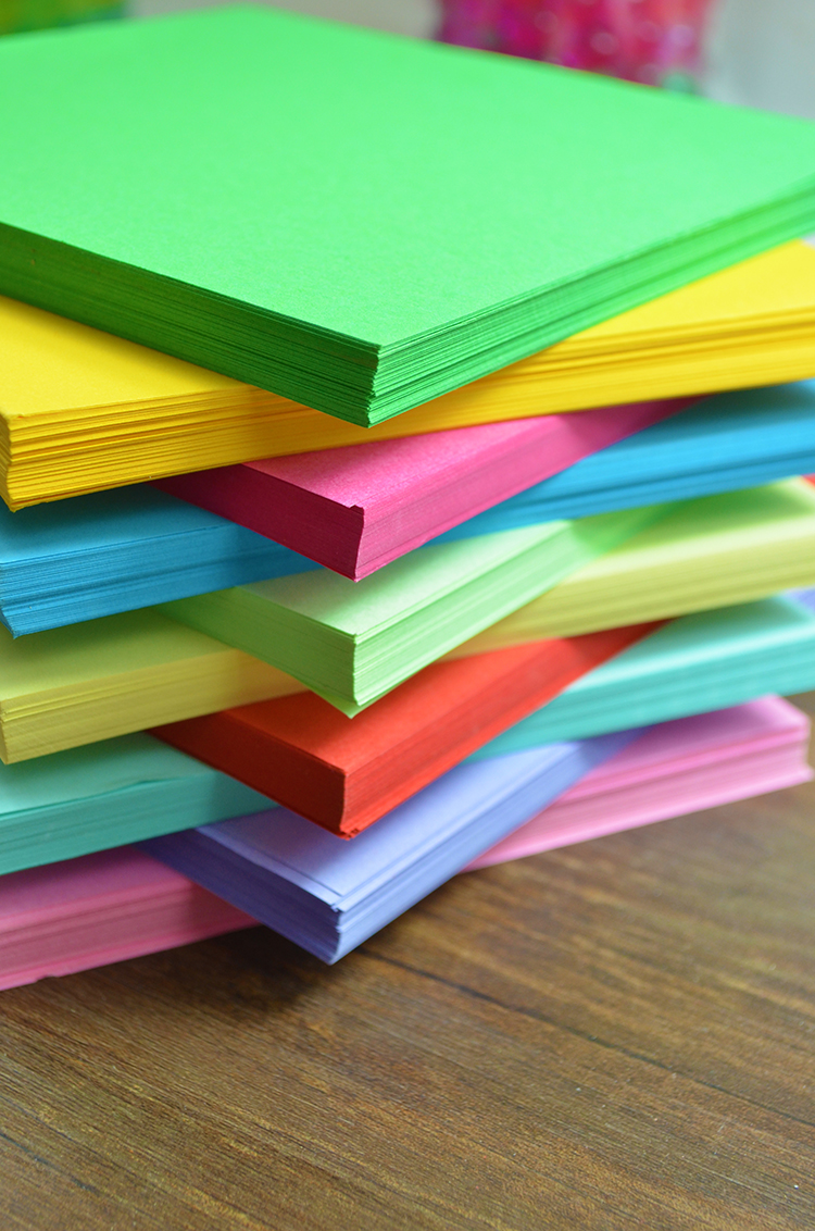 Цветная купить. Цветная бумага. Картон (бумага). Цветная бумага и картон. Разноцветный картон.