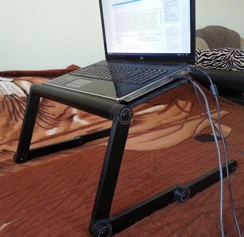 Кованый столик для ноутбука