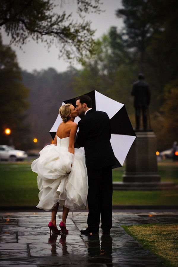 свадьба осенью фотосессия идеи в дождь