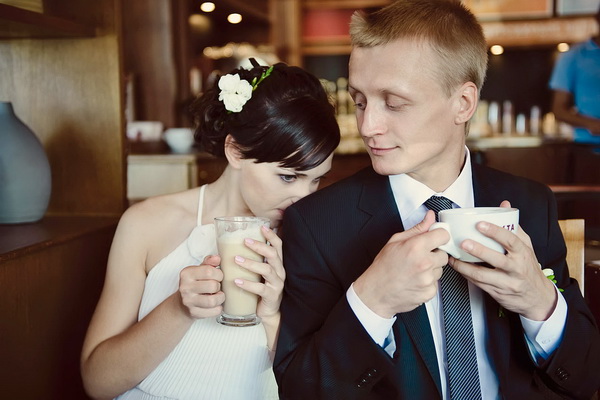 Осенняя свадебная фотосессия в кафе
