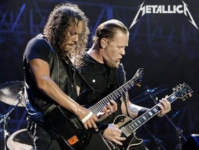 Всемирно известная группа Metallica, соло гитарист и вокалист рубают металл на электрогитарах