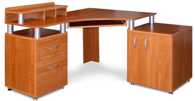 Угловые столы для школьника с полками и ящиками напротив окна в современном