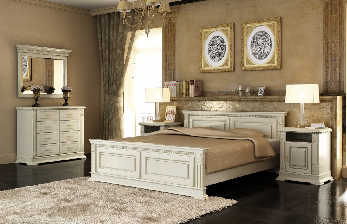 Классическая белая кровать и другая мебель из бука