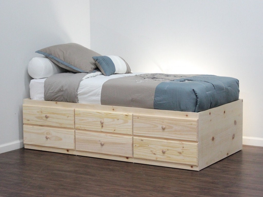 Кровать двуспальная мягкая без изголовья