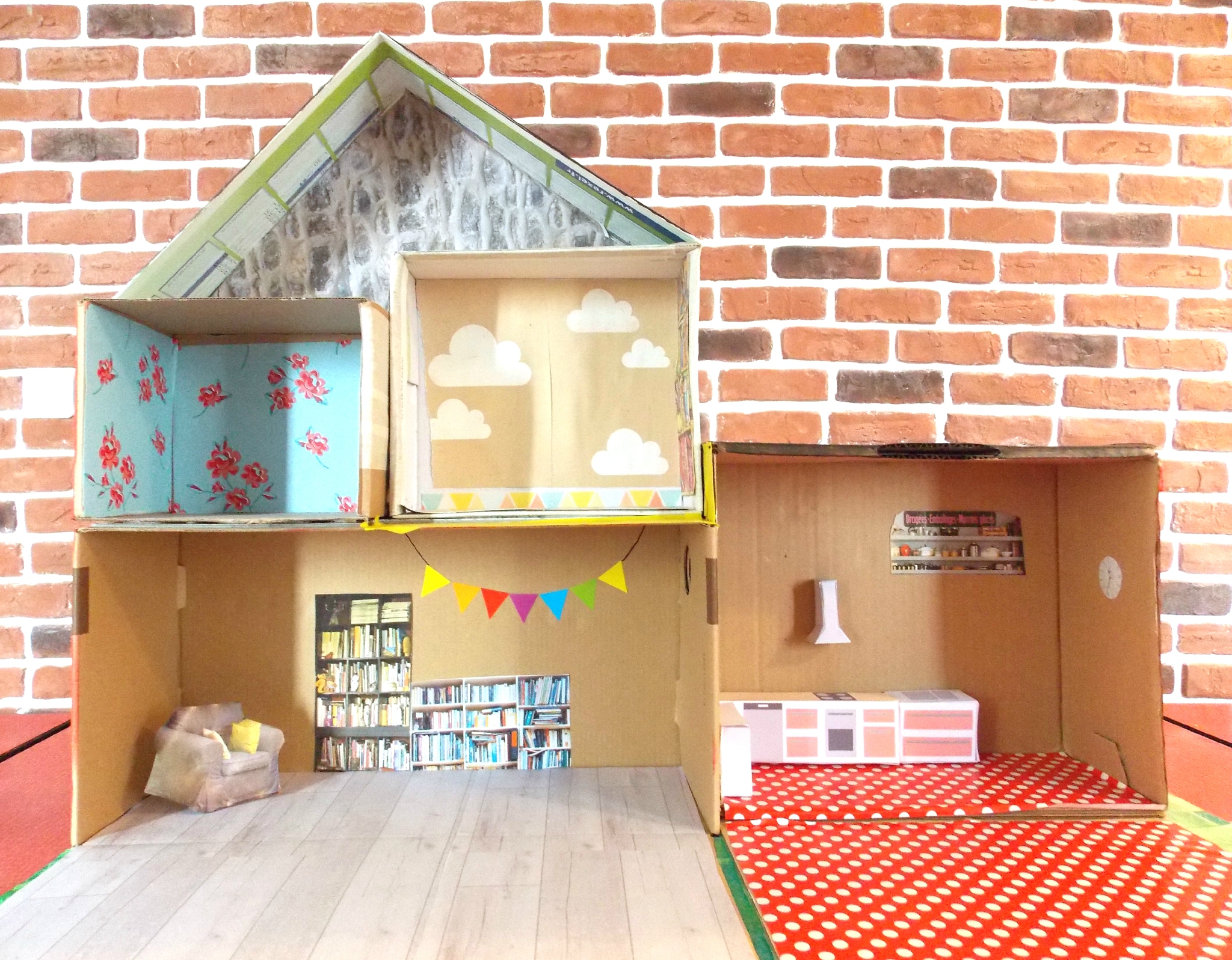 Кукольный домик из картона и обоев