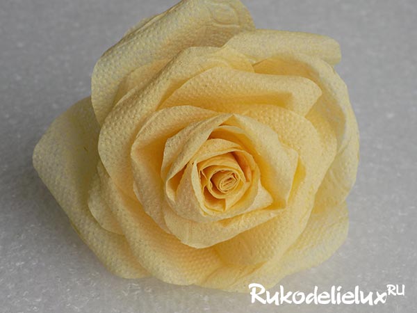 Как сделать розу из туалетной бумаги