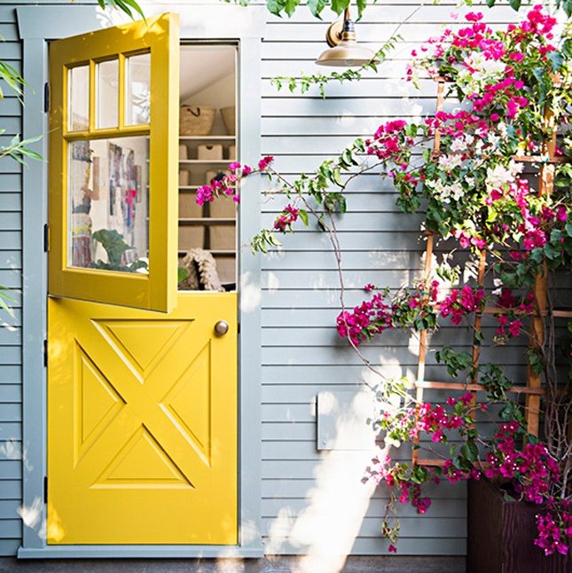 Как покрасить садовую дверь