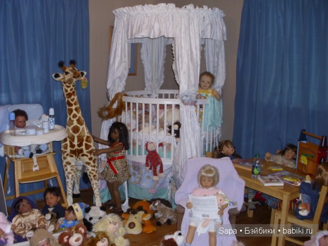 Кроватка и жираф для кукол