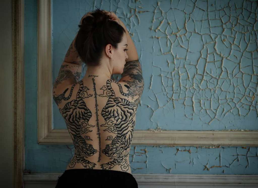 татуировки на спину для девушек