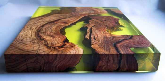 Оригинальный столик из спилов дерева и смолы: фото