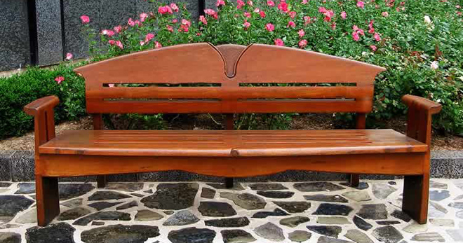 Деревянные скамейки - лучшие идеи для обустройства приусадебного участка
