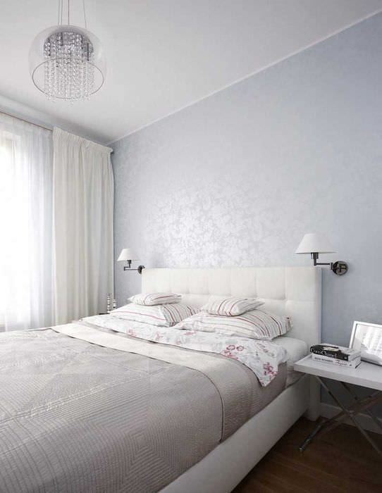 вариант современного интерьера белой спальни