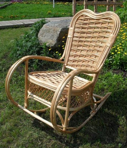 Садовое кресло-качалка плетеное