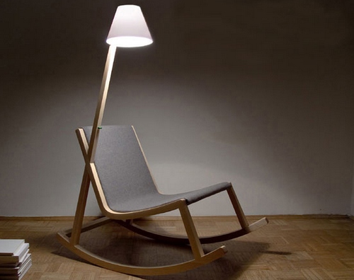 Кресло-качалка деревянное со встроенной лампой