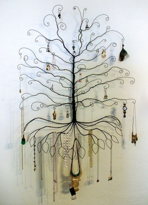 Дерево на стене для хранения бижутерии