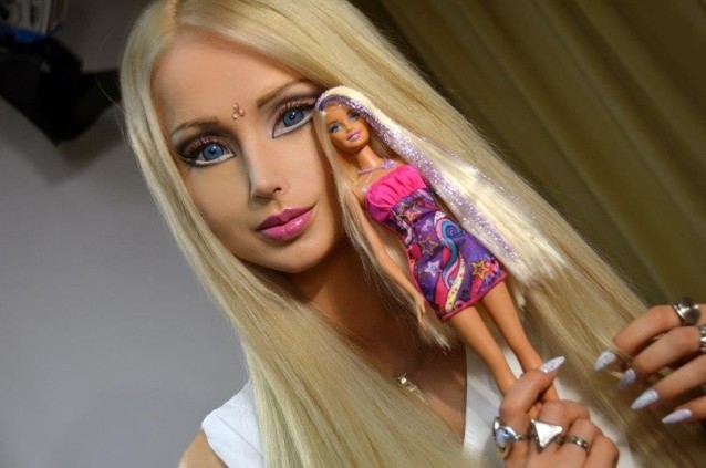 Как бы выглядела кукла Барби в жизни? Самые известные живые куклы  