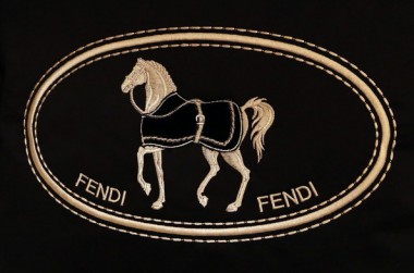 Нашивка на мягкой мебели от Fendi Casa