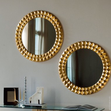 Зеркала с позолоченными рамами от Casamilano